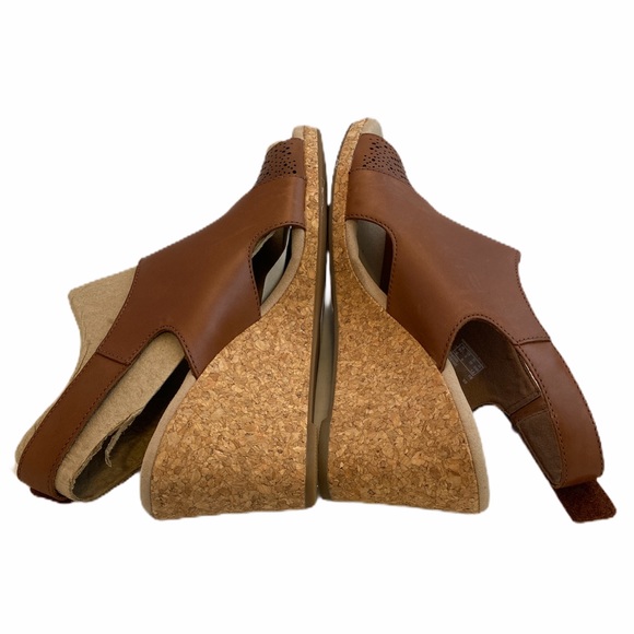 CLARKS Lafley Joy Tan Leather Wedge Sandals - Picture 5 of 8